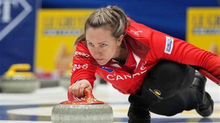 Who throws the last two rocks in curling?