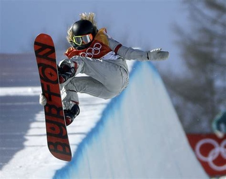 Who won the snowboarding half pipe at the 2006 Olympics?