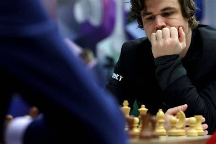 Why did Magnus Carlsen withdraw from candidates?