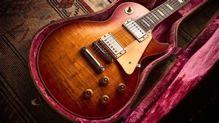 Why was Gibson guitars raided 2011?